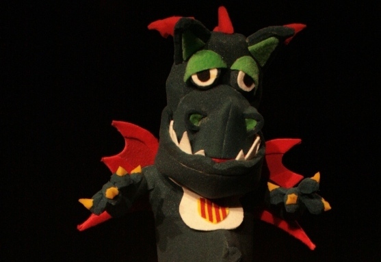 Un dels dracs titella de Tanaka Teatre